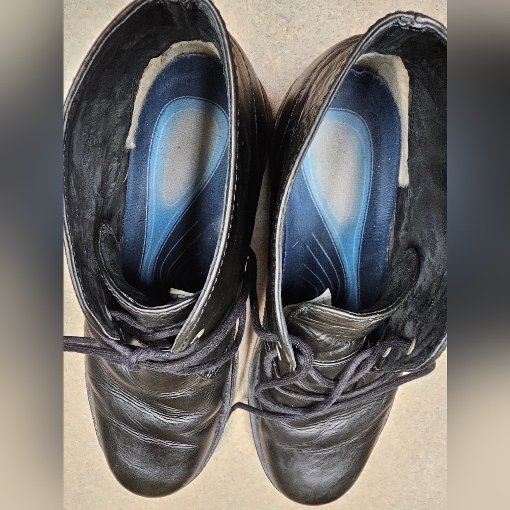 UGG Leighton 3275 Mens Size 11.5 Chukka Boots Black Leather Crepe Sole Ankle - Picture 10 of 12
